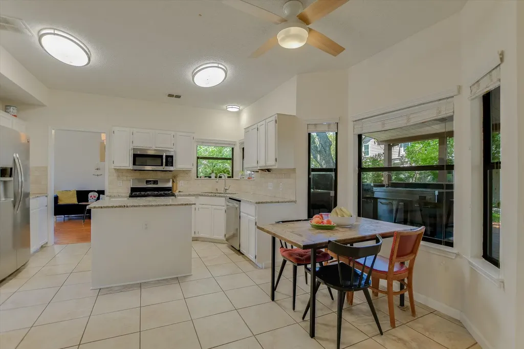 1104 Crestview Street Round Rock TX 78681