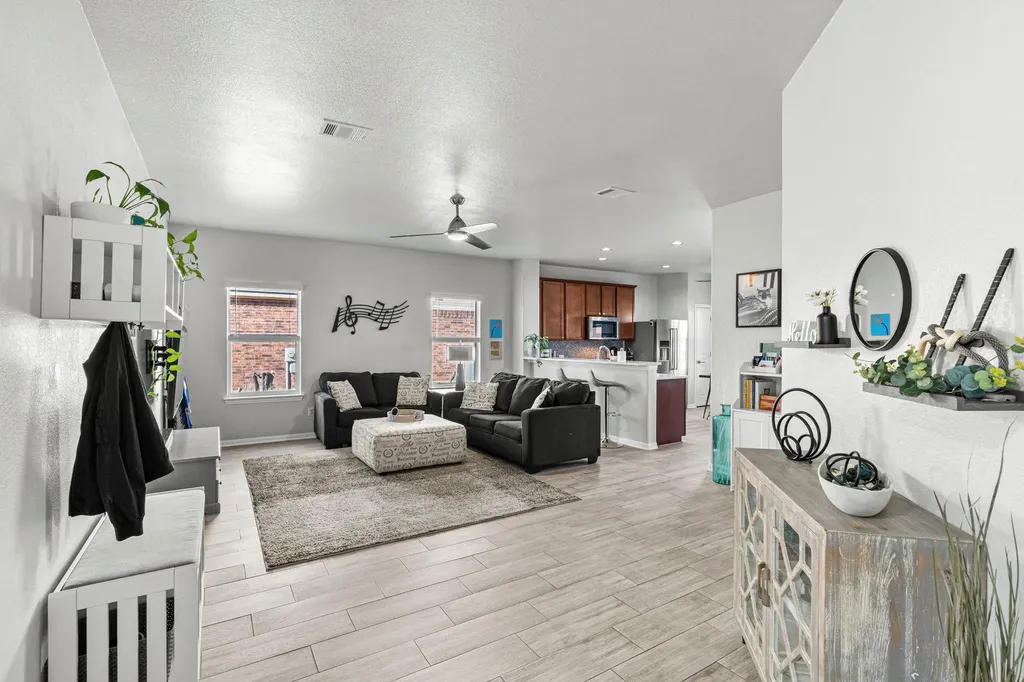 238 Wells Bend Hutto TX 78634