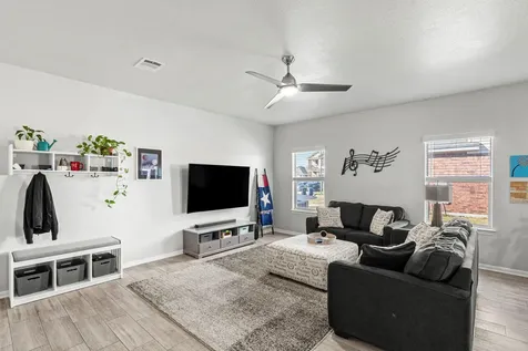 238 Wells Bend Hutto TX 78634