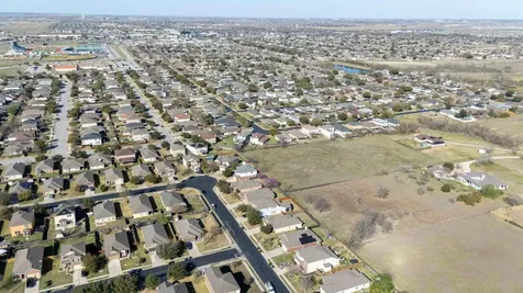 238 Wells Bend Hutto TX 78634