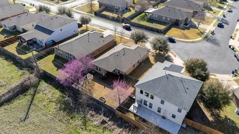 238 Wells Bend Hutto TX 78634