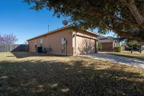 238 Wells Bend Hutto TX 78634