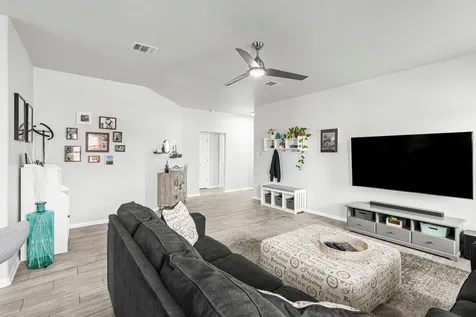 238 Wells Bend Hutto TX 78634