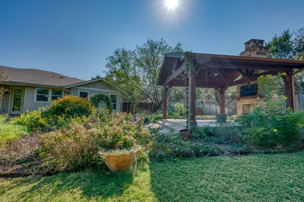706 Rogart Drive Spicewood TX 78669