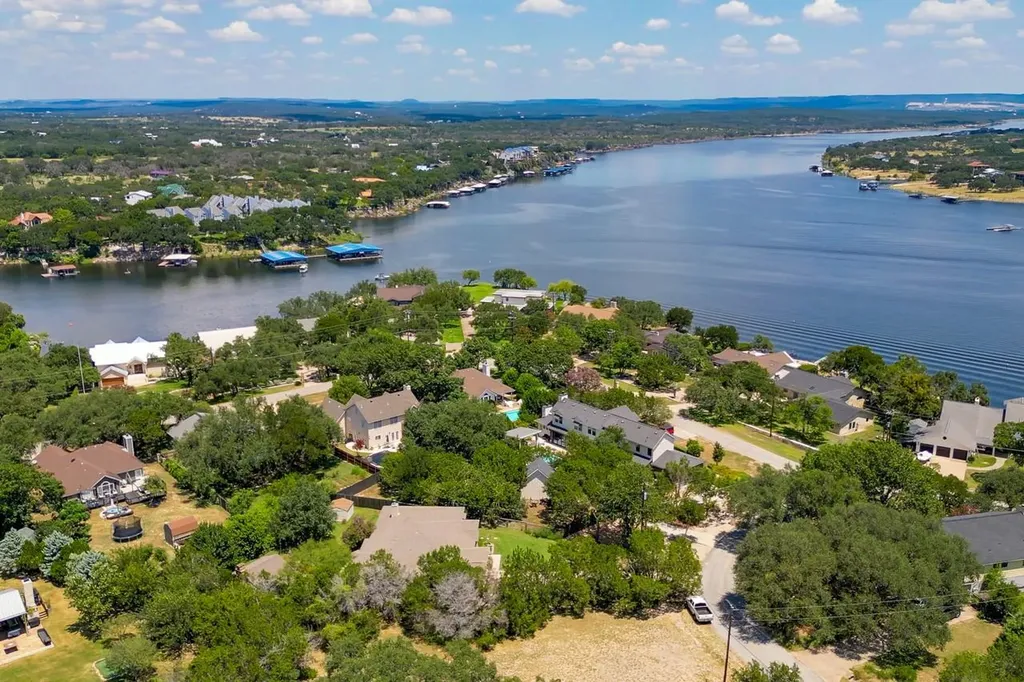706 Rogart Drive Spicewood TX 78669