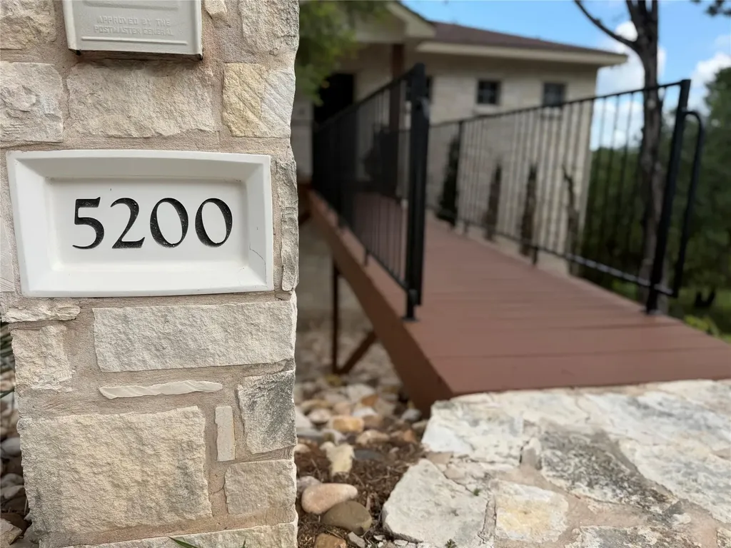5200 Arrowhead Drive Lago Vista TX 78645