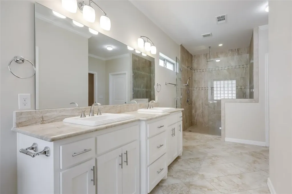2009 American Drive Lago Vista TX 78645