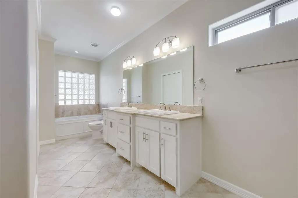 2009 American Drive Lago Vista TX 78645