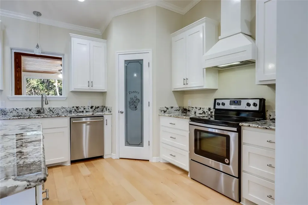 2009 American Drive Lago Vista TX 78645