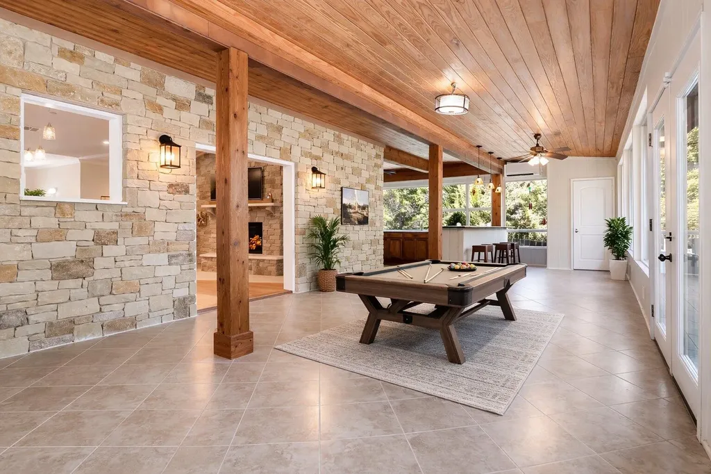 2009 American Drive Lago Vista TX 78645