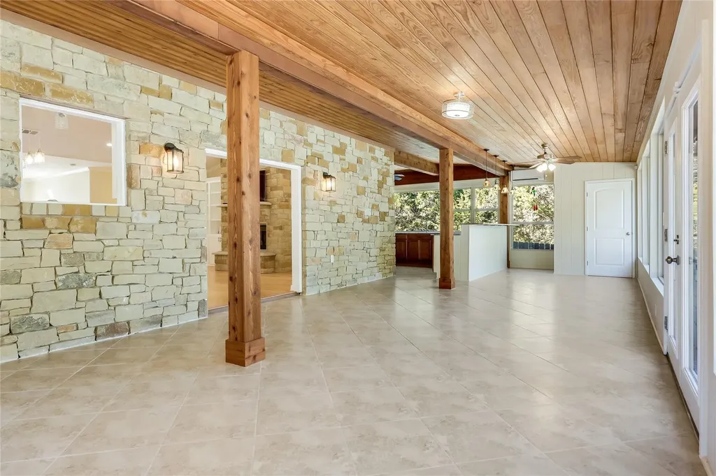 2009 American Drive Lago Vista TX 78645