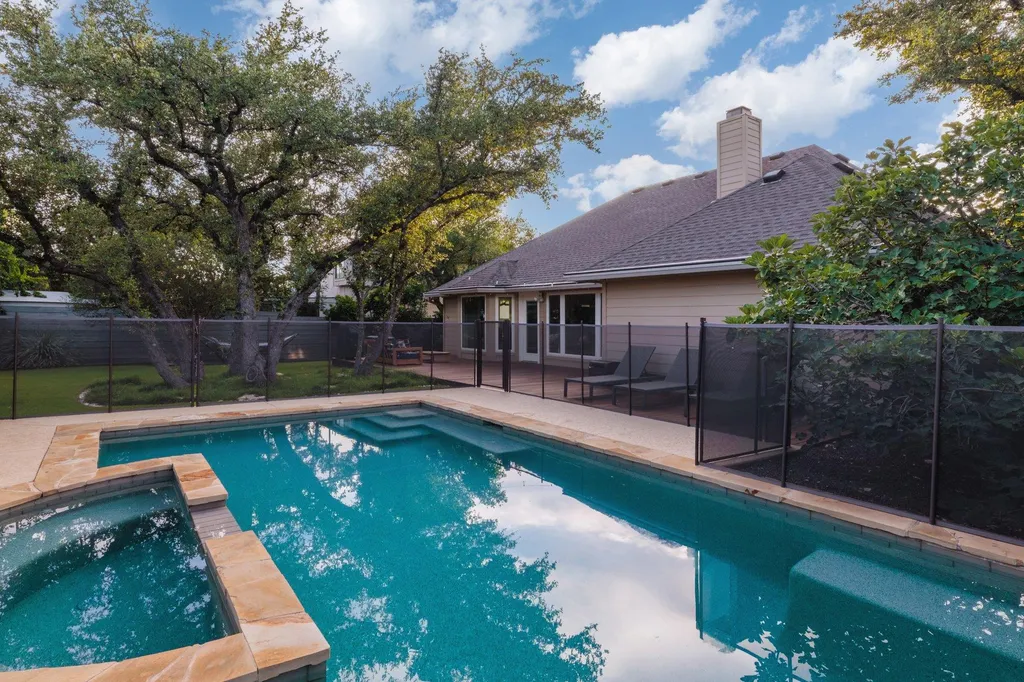 6901 Breezy Pass Austin TX 78749