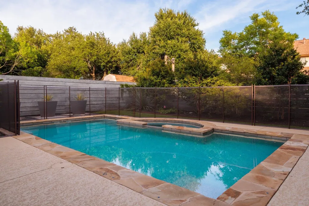 6901 Breezy Pass Austin TX 78749
