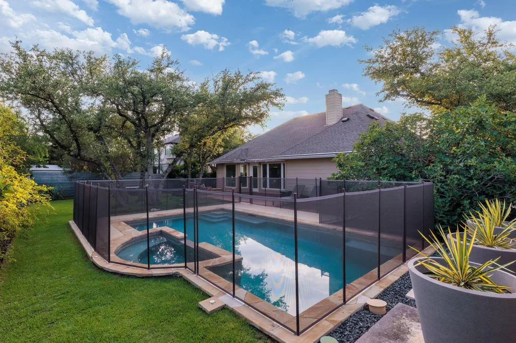 6901 Breezy Pass Austin TX 78749