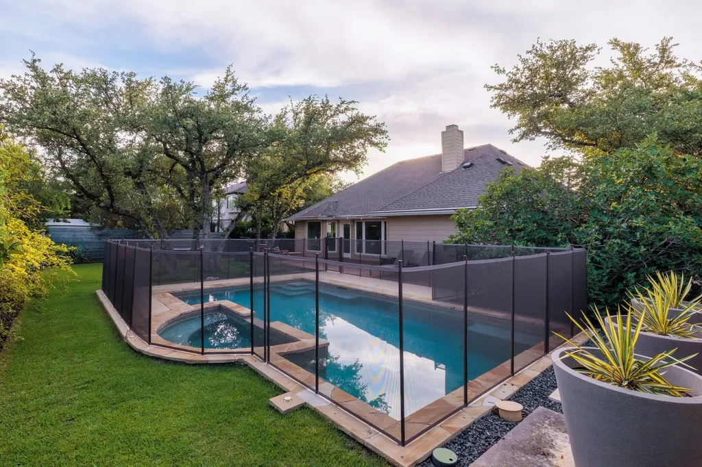 6901 Breezy Pass Austin TX 78749