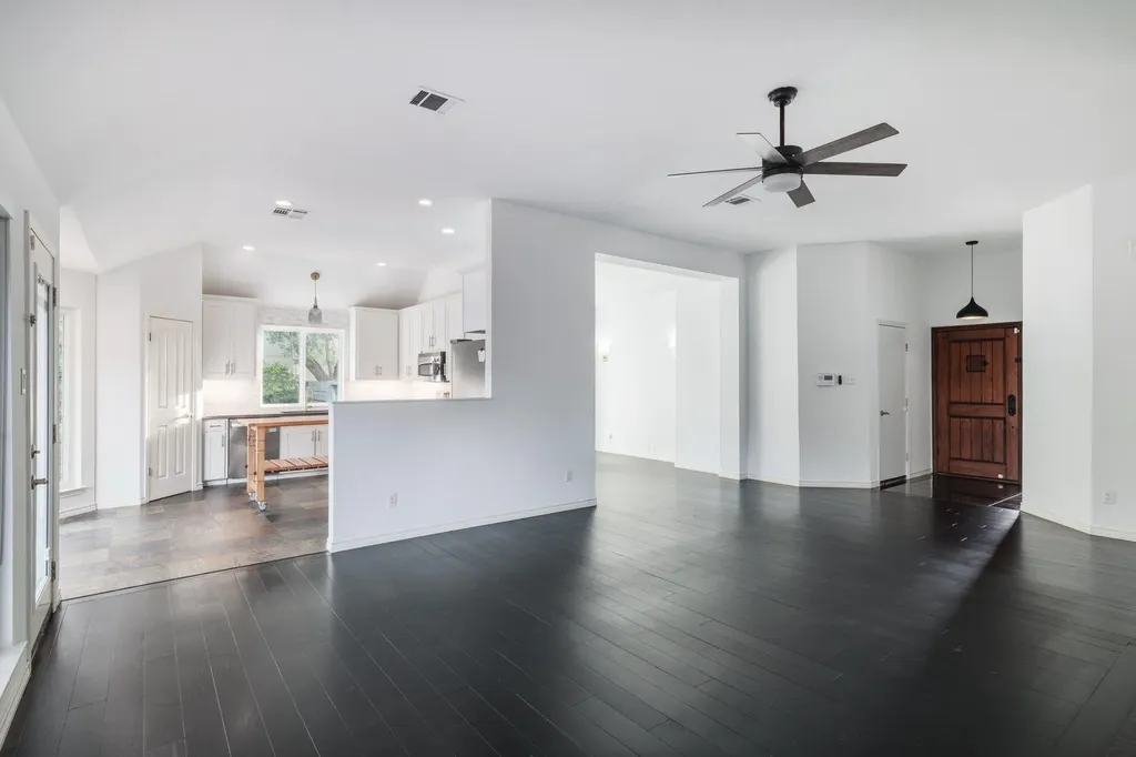 6901 Breezy Pass Austin TX 78749
