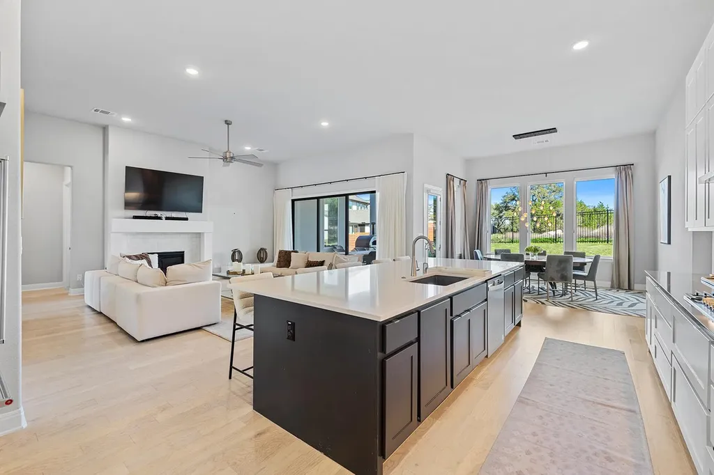 7505 Becasseau Drive Austin TX 78738