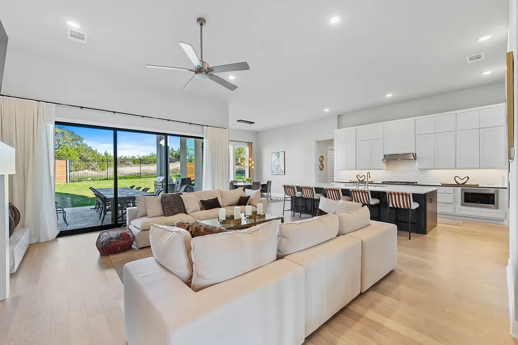 7505 Becasseau Drive Austin TX 78738