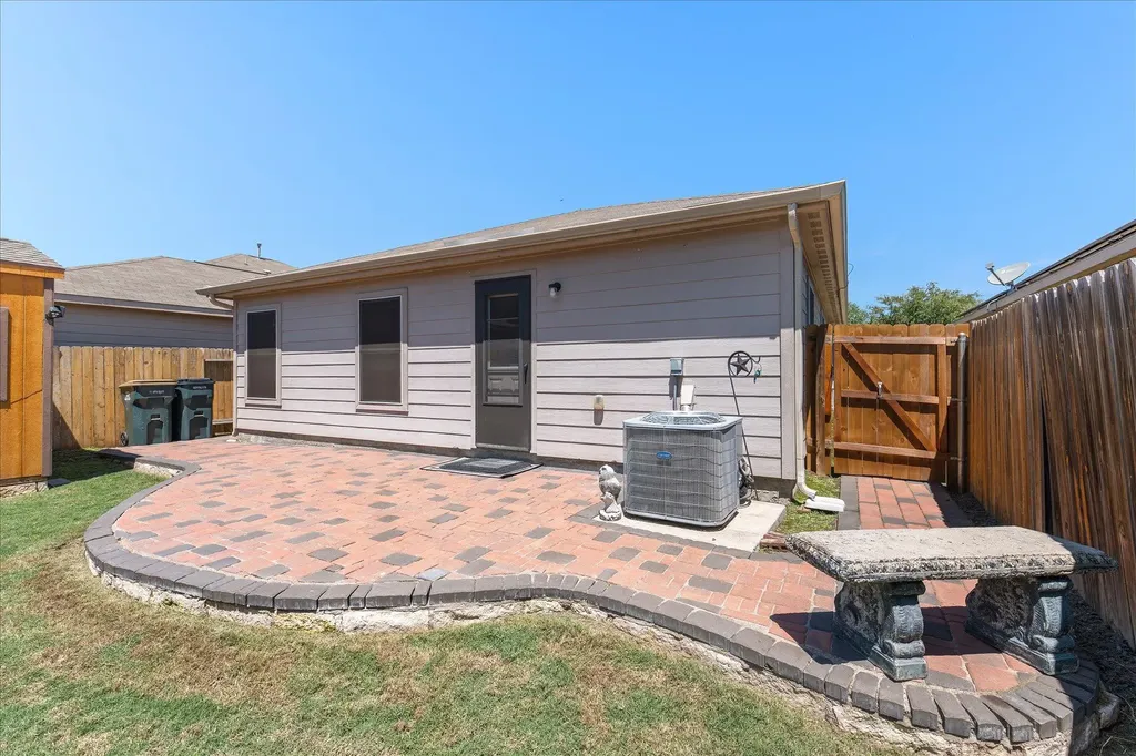 1533 Breanna Lane Kyle TX 78640