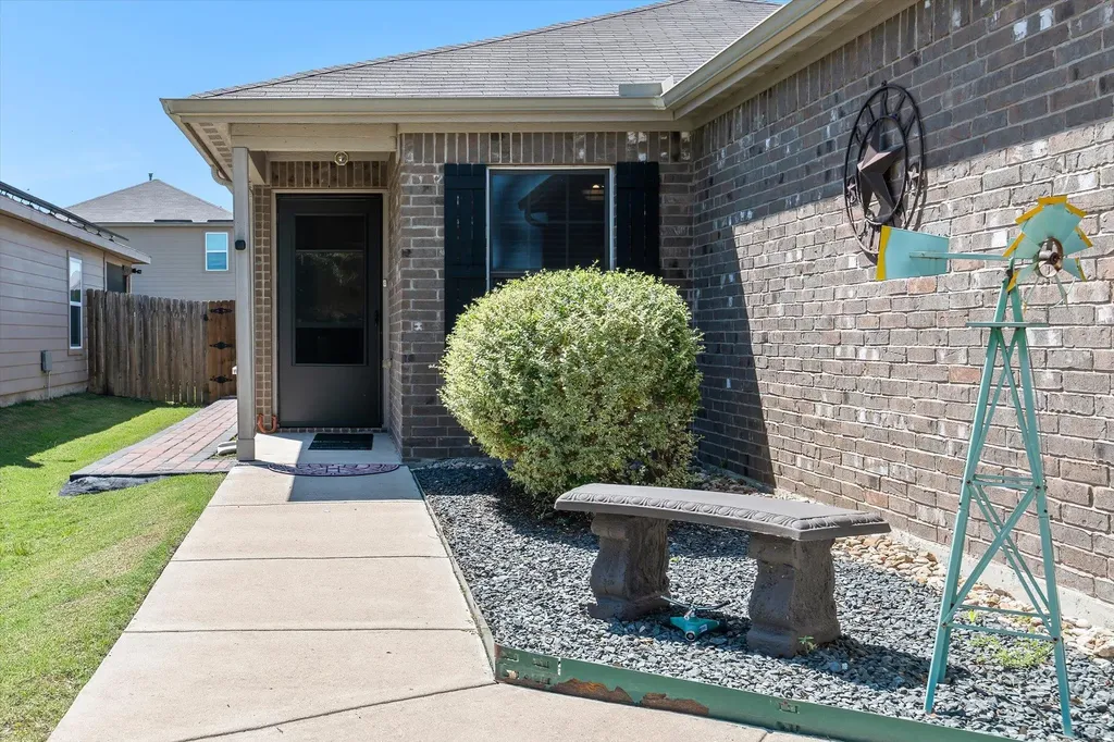 1533 Breanna Lane Kyle TX 78640