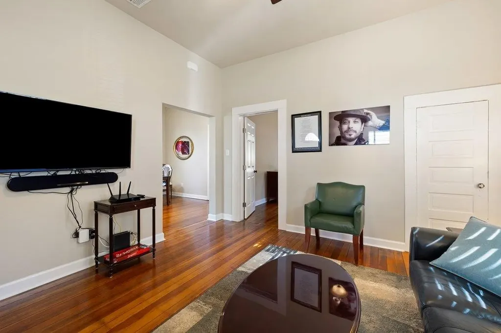 314 W Third Street Taylor TX 76574