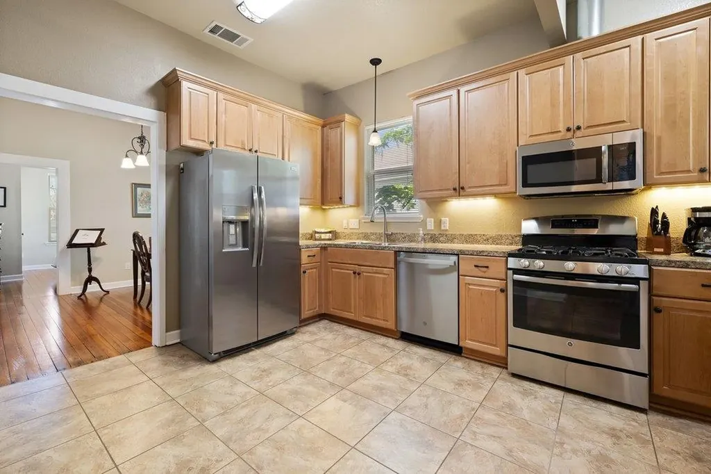 314 W Third Street Taylor TX 76574