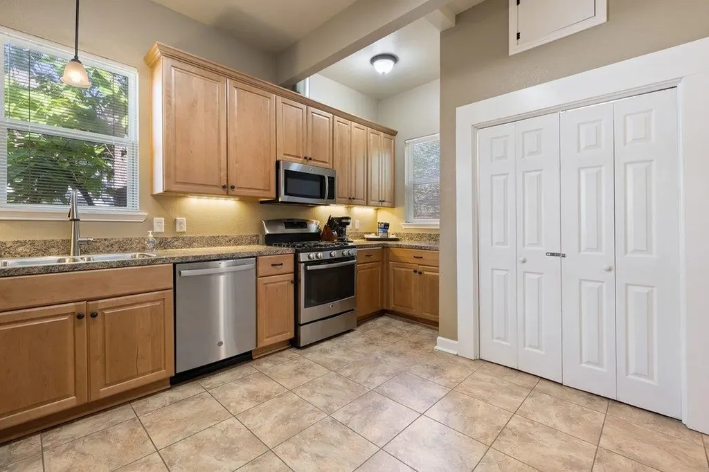314 W Third Street Taylor TX 76574