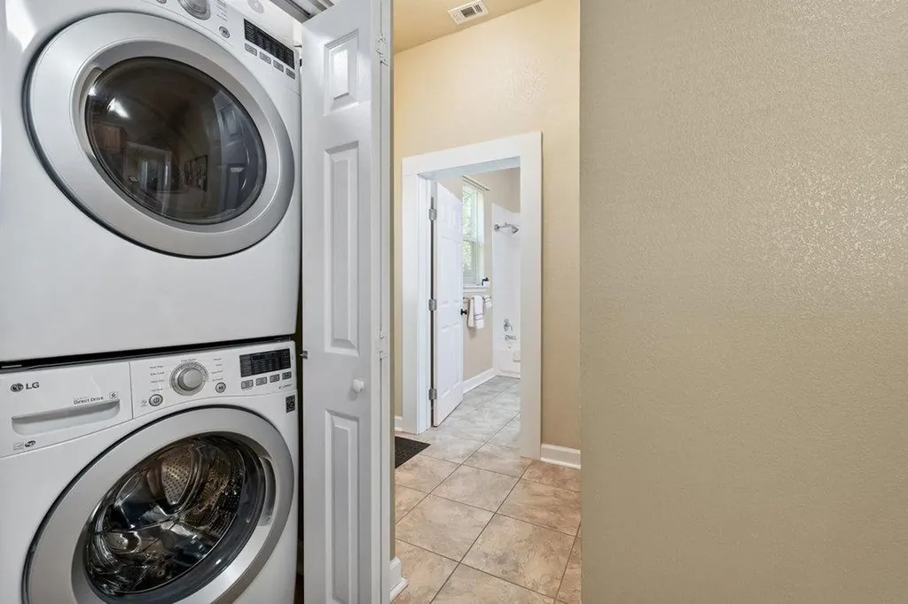 314 W Third Street Taylor TX 76574