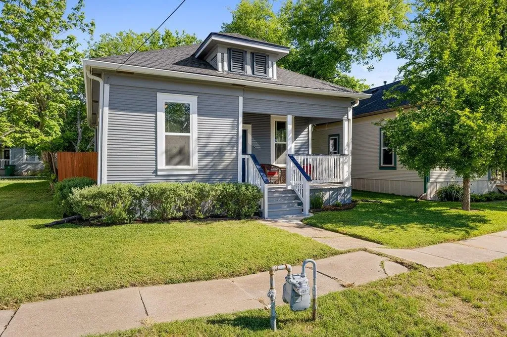 314 W Third Street Taylor TX 76574