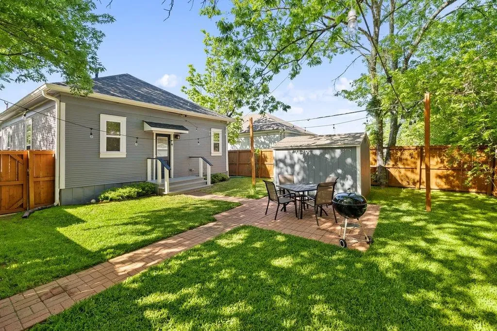 314 W Third Street Taylor TX 76574