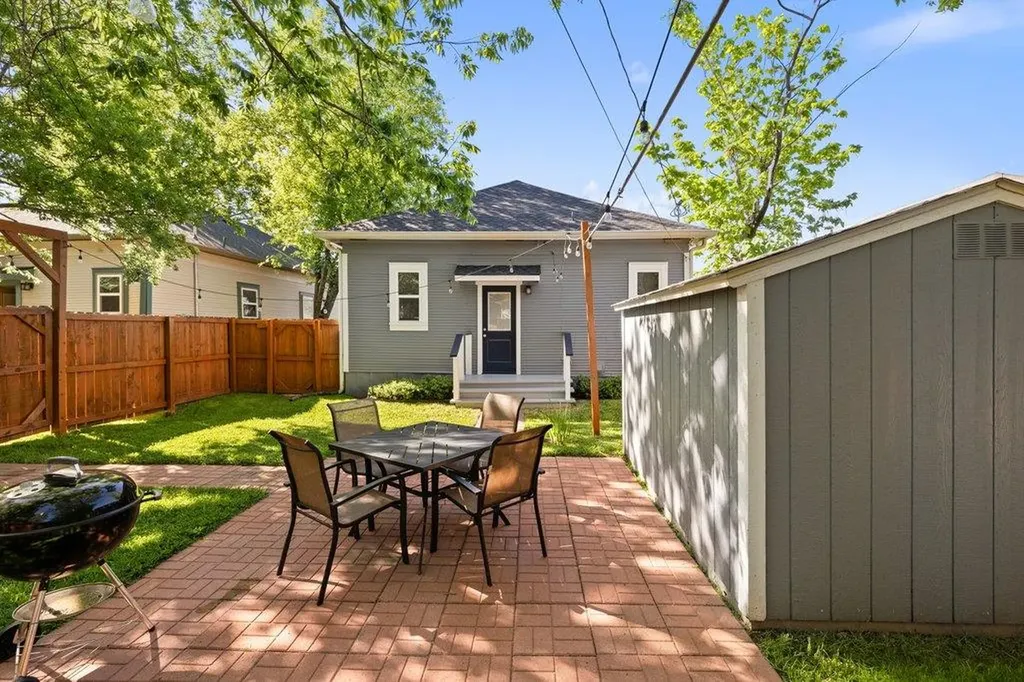 314 W Third Street Taylor TX 76574