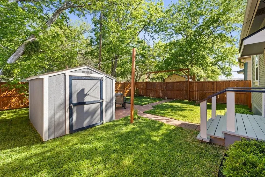 314 W Third Street Taylor TX 76574