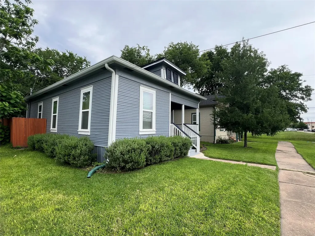 314 W Third Street Taylor TX 76574