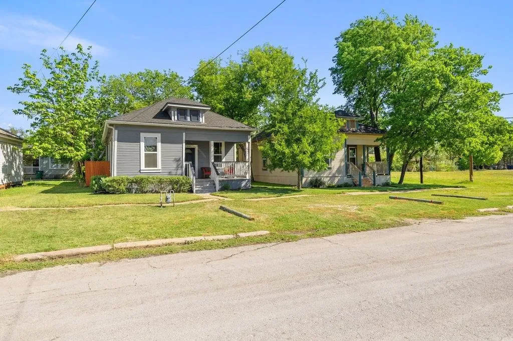 314 W Third Street Taylor TX 76574