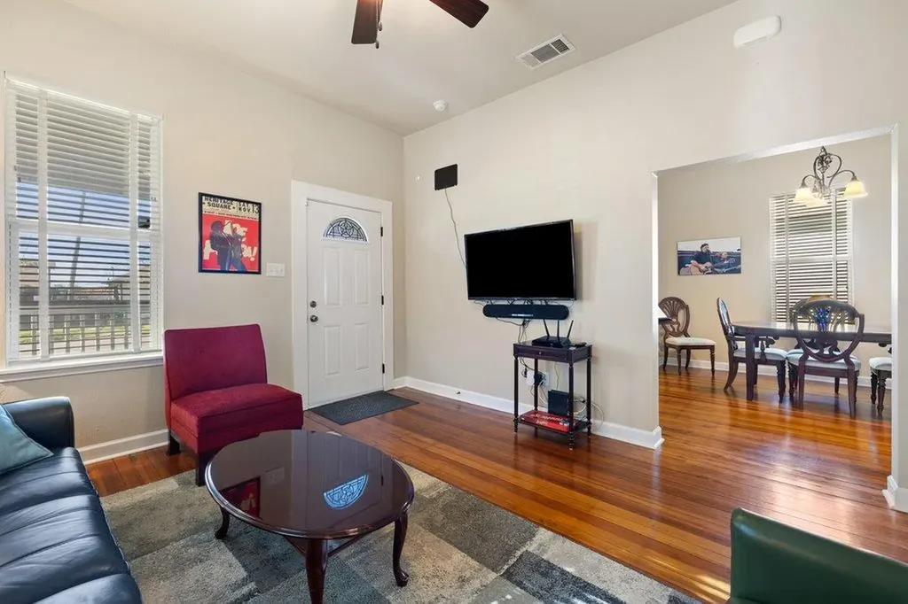 314 W Third Street Taylor TX 76574