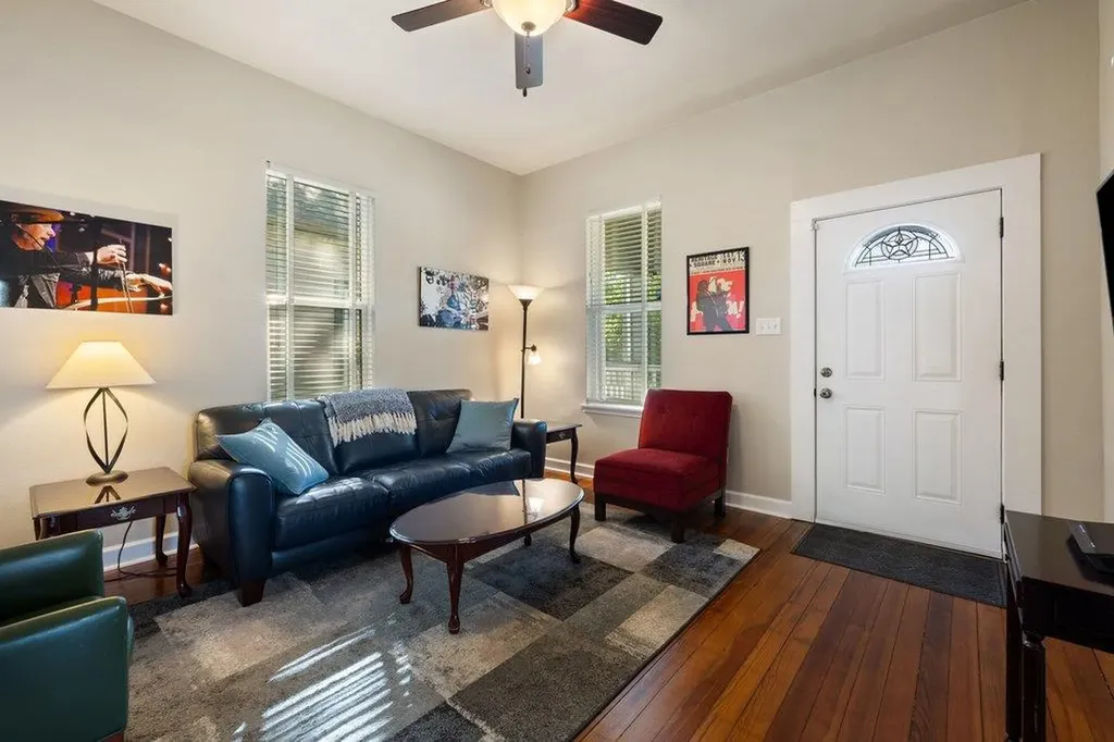 314 W Third Street Taylor TX 76574