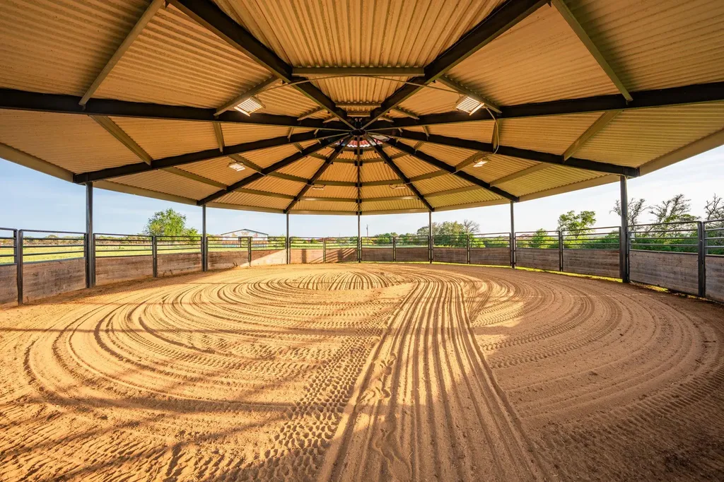 2055 County Road 284 Liberty Hill TX 78642