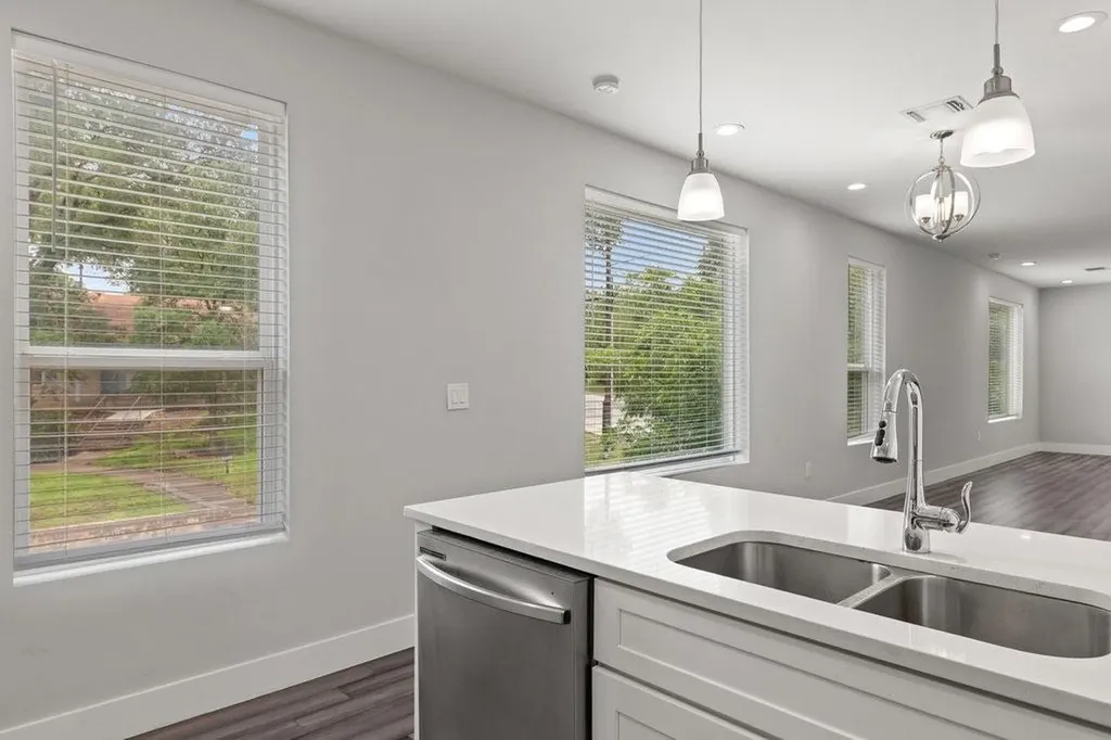 6109 Cherrylawn Circle Austin TX 78723