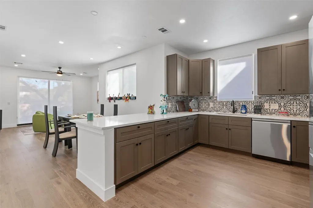 1208 W Oltorf Street Austin TX 78704