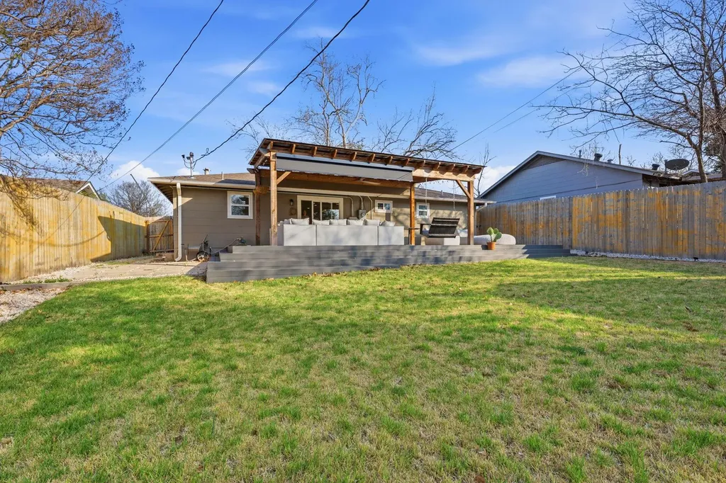 2612 Little John Lane Austin TX 78704
