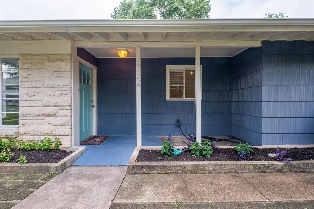 1905 W Saint Johns Avenue Austin TX 78757