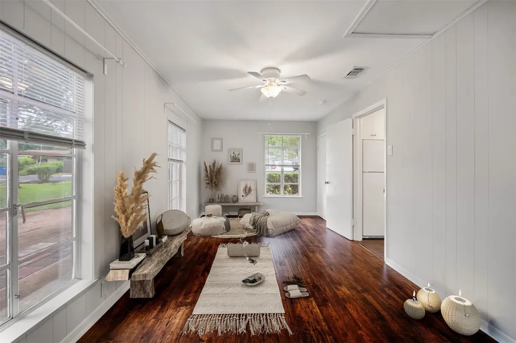 1905 W Saint Johns Avenue Austin TX 78757