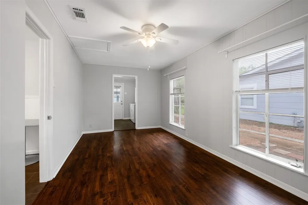 1905 W Saint Johns Avenue Austin TX 78757