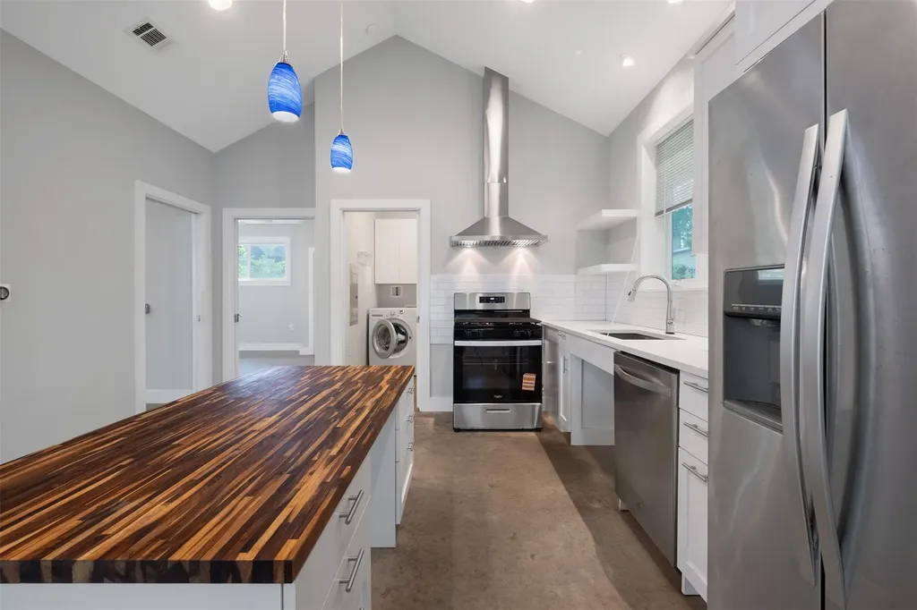 1905 W Saint Johns Avenue Austin TX 78757
