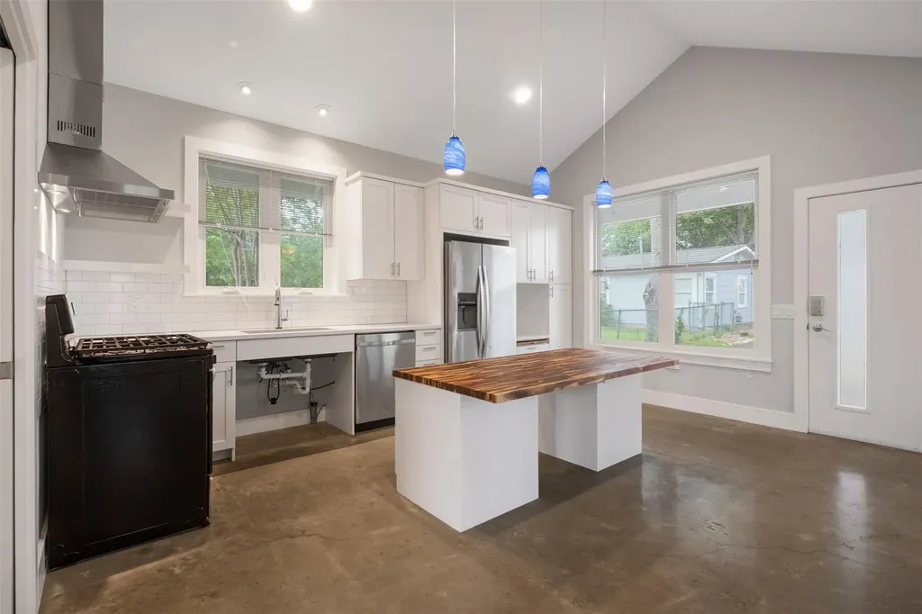 1905 W Saint Johns Avenue Austin TX 78757