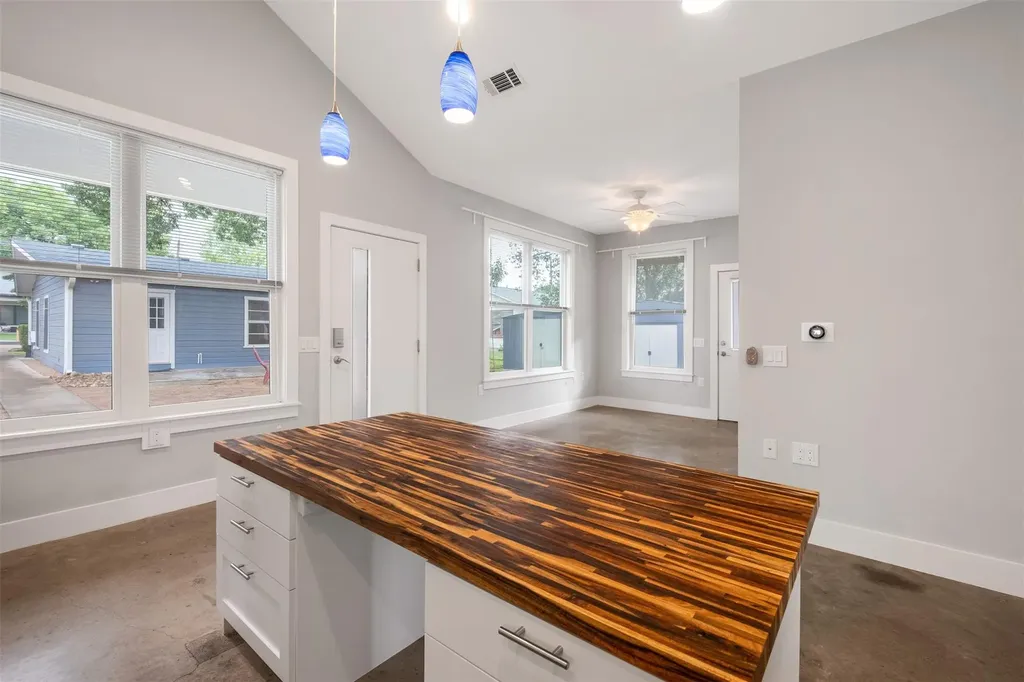 1905 W Saint Johns Avenue Austin TX 78757