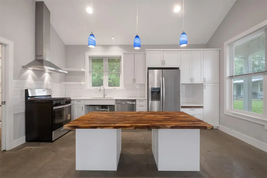 1905 W Saint Johns Avenue Austin TX 78757