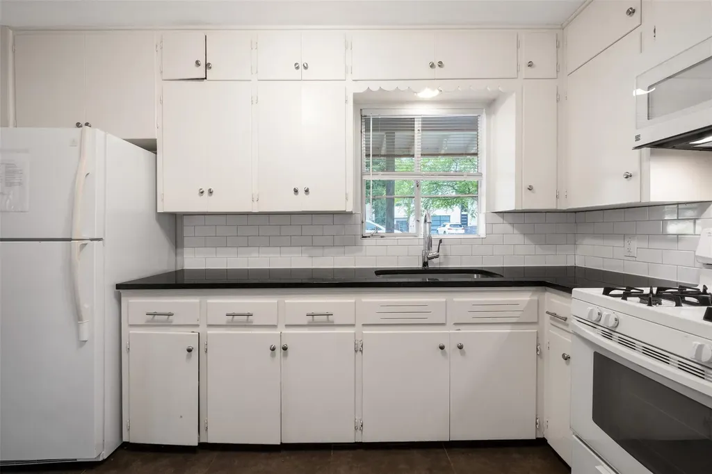 1905 W Saint Johns Avenue Austin TX 78757