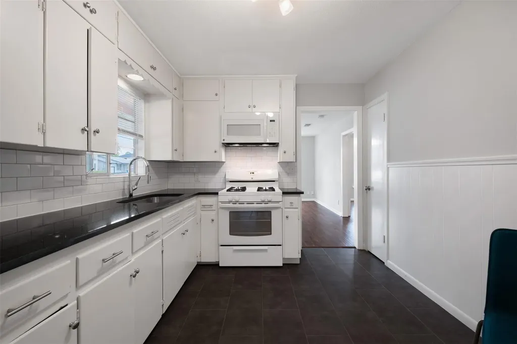 1905 W Saint Johns Avenue Austin TX 78757