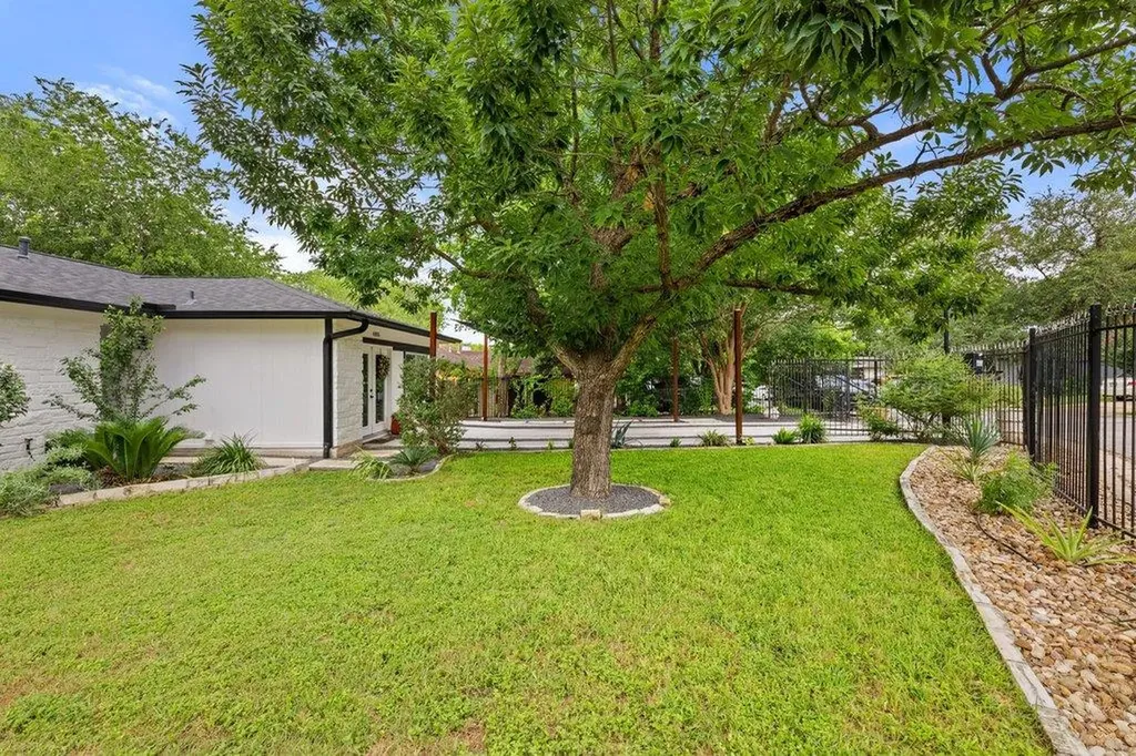 4805 Spring Meadow Cove Austin TX 78744